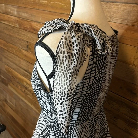 BCBG super cute print dress sleeveless - Picture 4 of 7